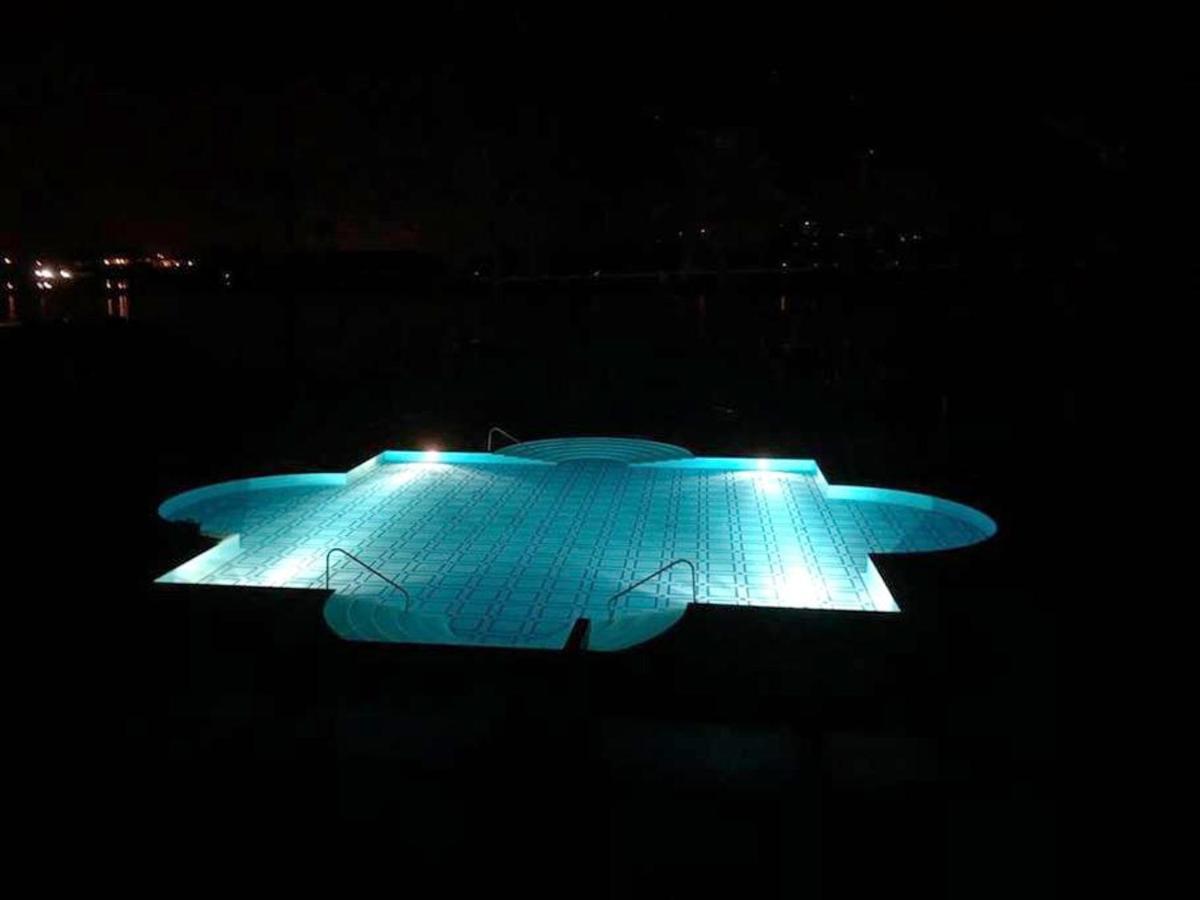 Charming Apartment In Estombar With Private Pool. Bagian luar foto